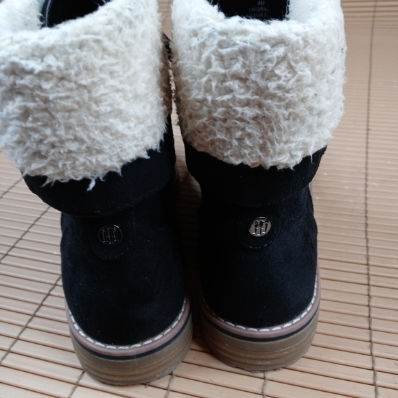 Tommy Hilfiger women's black suede faux fur trim lace boots. Sz 9M. 150.6pm - Picture 6 of 11